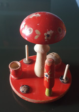 Altes Nähset mit 2 Stopfpilz