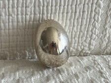 Silberfarbiges  Metall-Ei  /