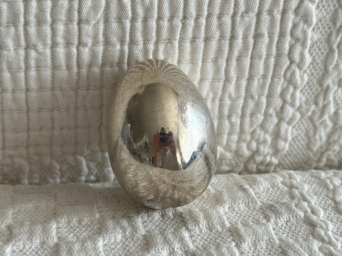 Silberfarbiges metall - silberfarbiges, metall-ei